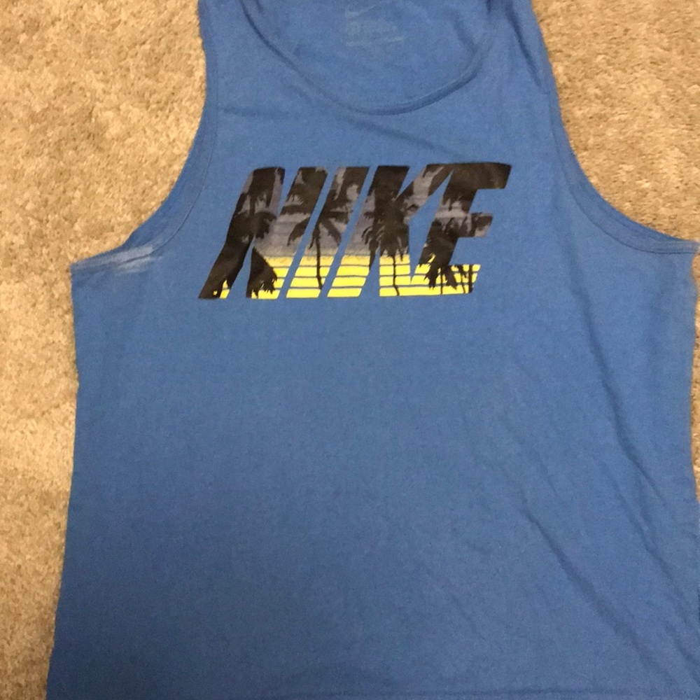 Nike no sleeve shirt